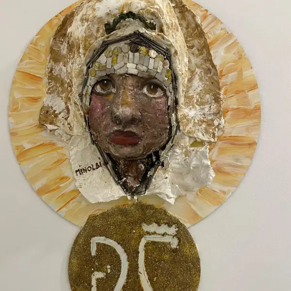 Opera d’arte con volto a mosaico e firma di John Lord